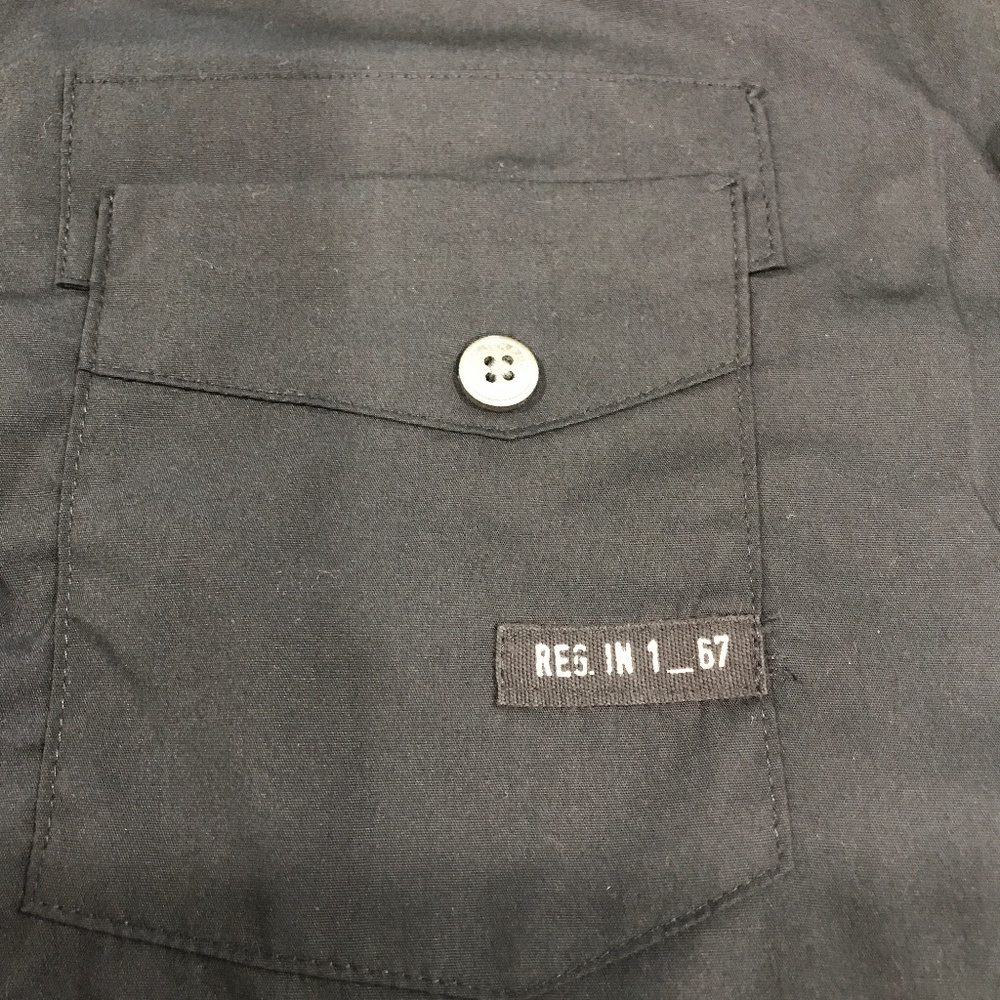 NEW Button-down short sleeve shirt - Picture 6 of 8